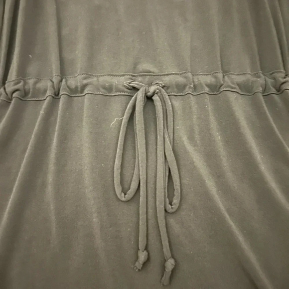 Black dress with tie at waist - Picture 2 of 3